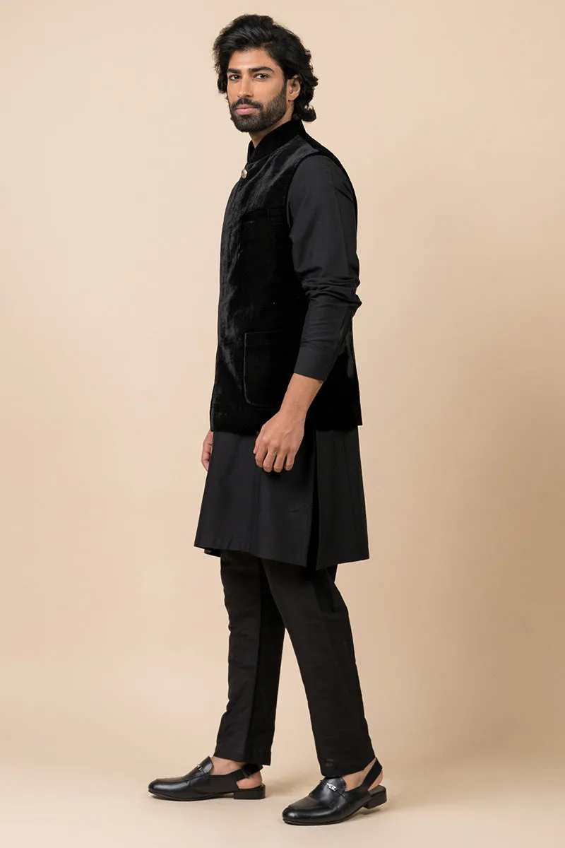 Classic Kurta Bundi Set In Velvet