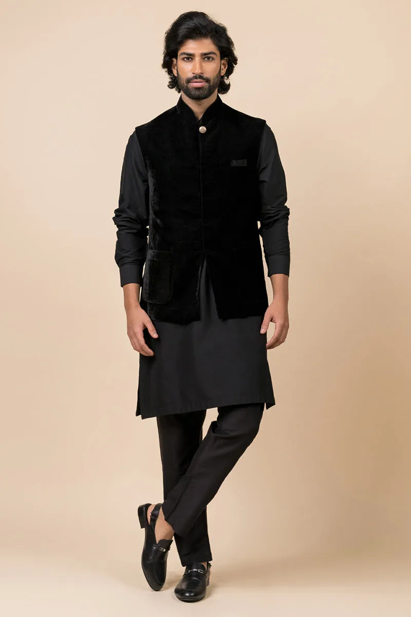 Classic Kurta Bundi Set In Velvet