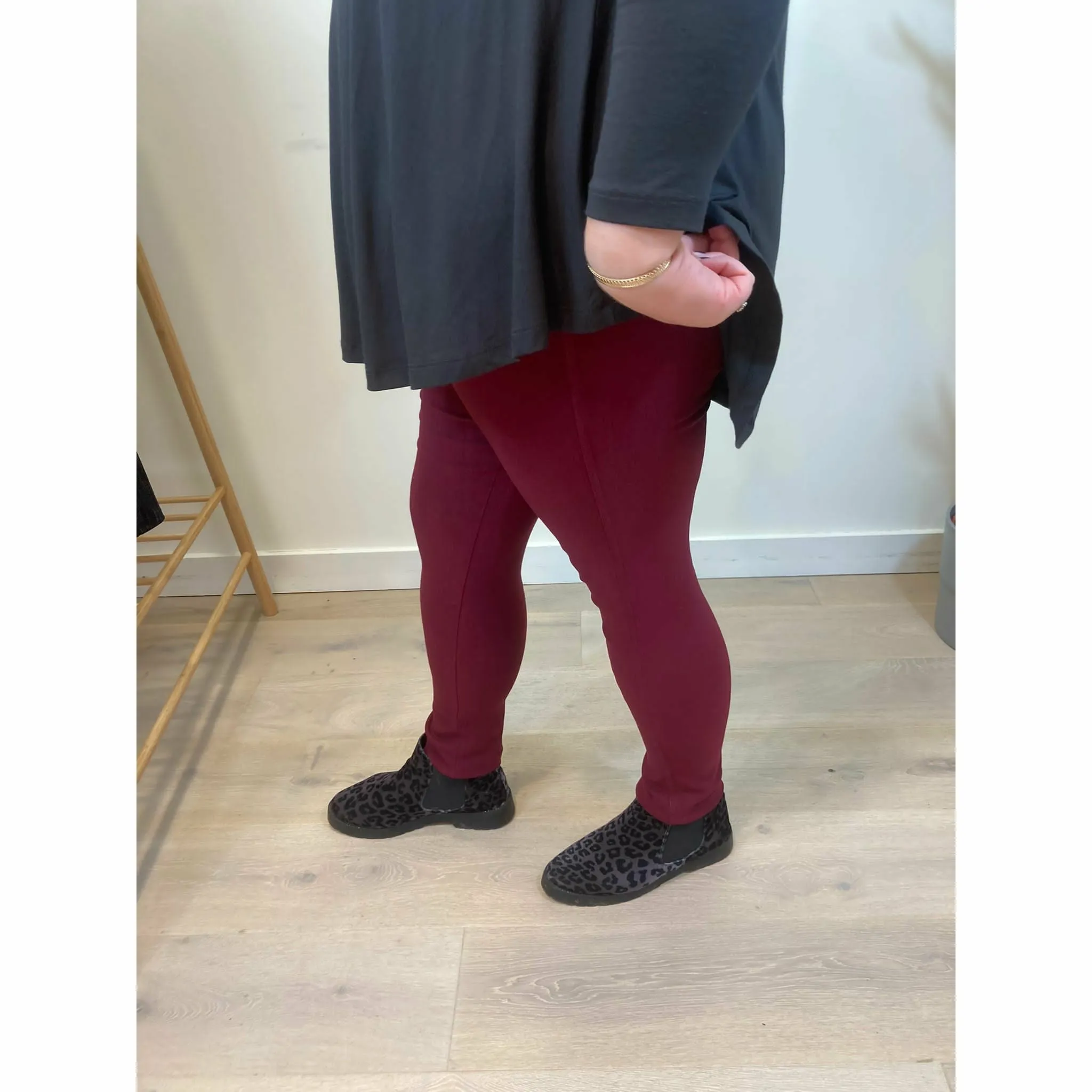 Curvy Trousers in Burgundy