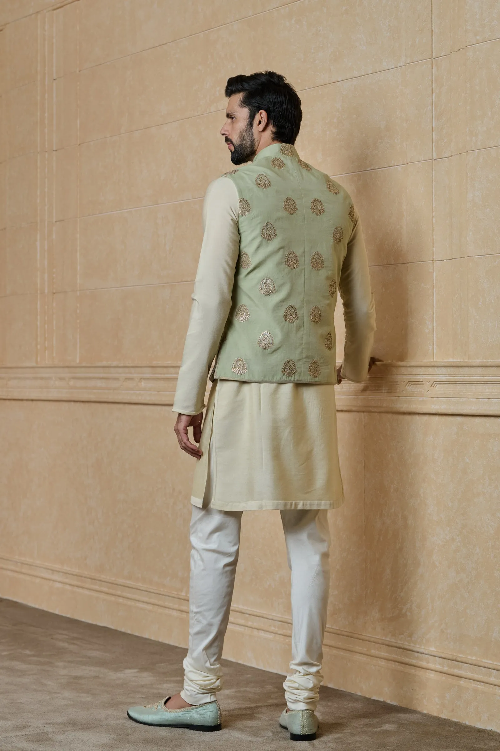 Dori Work Highlighted Kurta Bundi Set