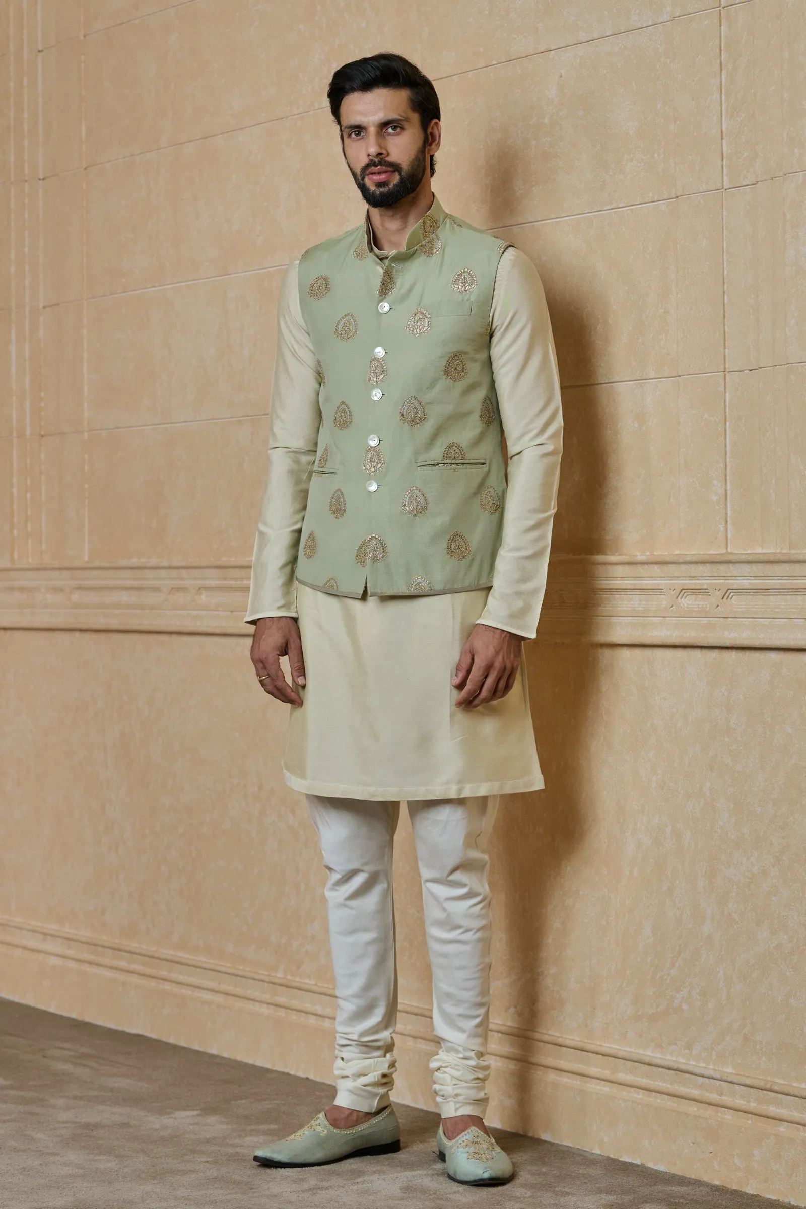 Dori Work Highlighted Kurta Bundi Set