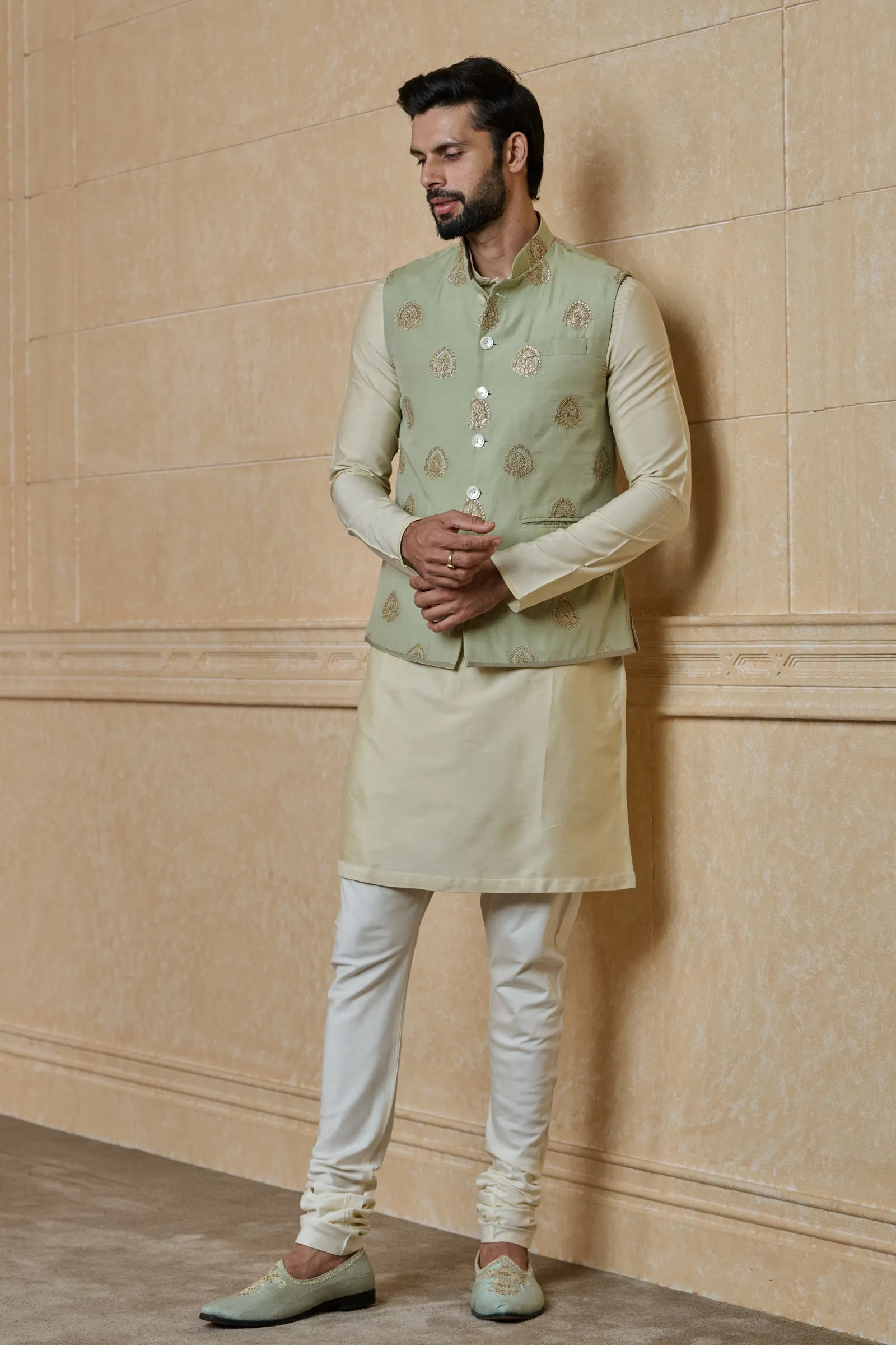 Dori Work Highlighted Kurta Bundi Set