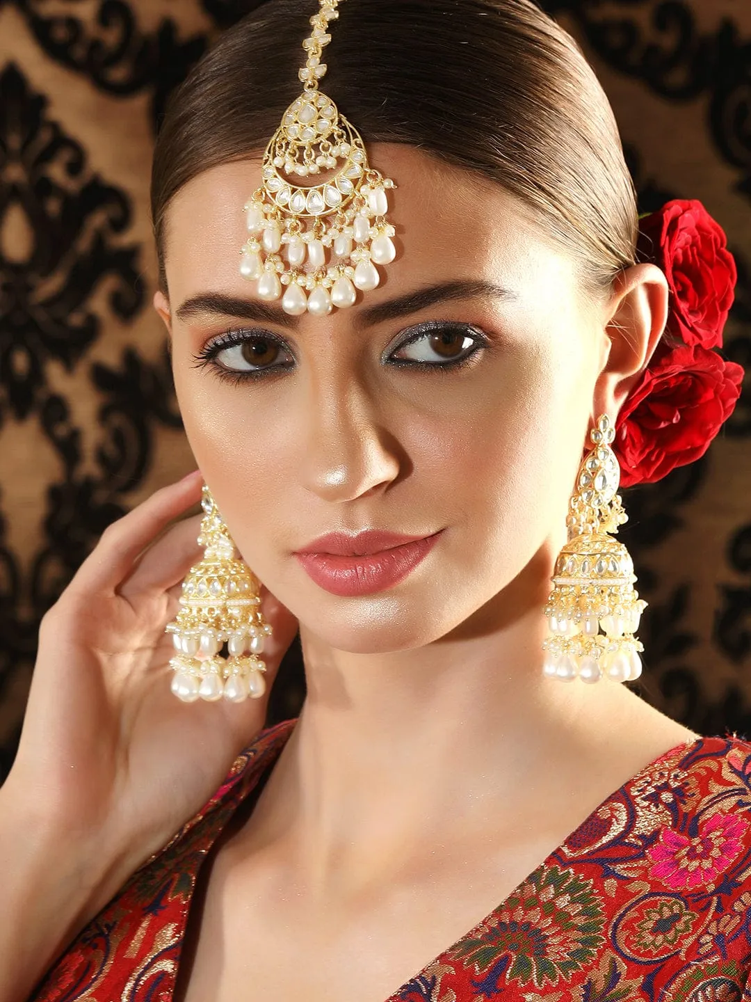 Rubans Gold Toned Kundan Stone Studded With Pearls Mangtikka & Earring Set.